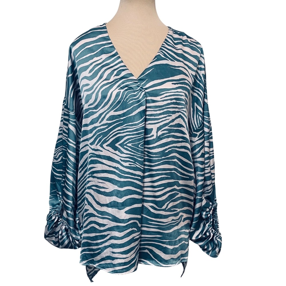 Hailey & Co Women Zebra Print V-Neck Blouse M Teal White Ruched Sleeve Oversized